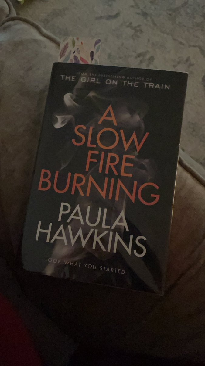 Amy27790's tweet photo. @BarnsleyLibs #paulahawkins 🖤🖤 https://t.co/JdM3DmSHJQ
