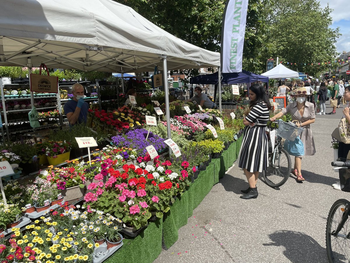 20_20Visions's tweet photo. “I worried that if we did not have a proactive plan, involving the community, then my local town centre would be toast!” READ how the new @ChiswickFlowers Market has transformed perceptions &amp; helped regenerate the High Road by co-founder @olliesaunders1 https://t.co/0PD3tSgocu https://t.co/yFtyzsIwd2