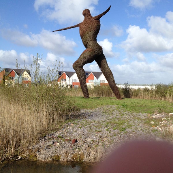 LeighAn74660679's tweet photo. Building work has started on 80 affordable homes next to the willow man at Kingsdown, Bridgwater, with @teamvistryp. The homes will be built with ASHP, solar panels and electric car charging points on site; homes will be ready from Summer 2022! https://t.co/nTufSVg563