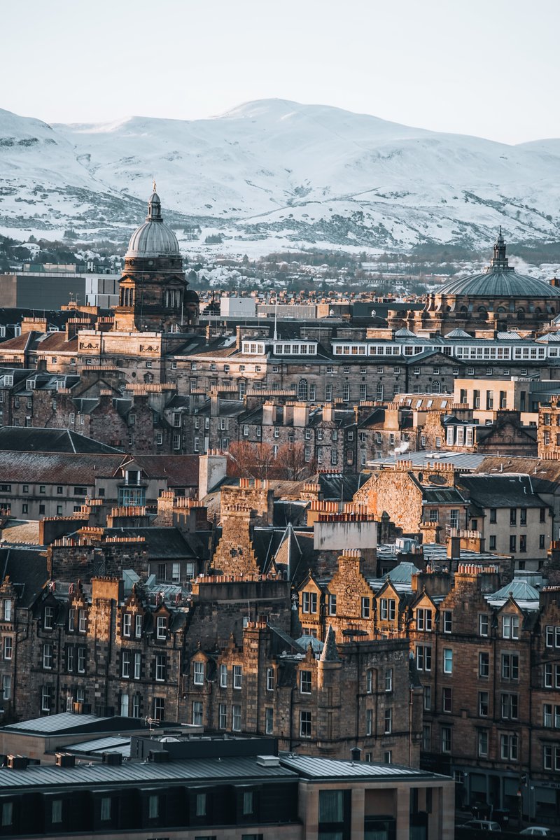 EdinCollege_Int's tweet photo. ❄️LET IT  SNOW❄️
Edinburgh looking like a fairy tale city covered with snow 
#letitsnow #edinburghsnow #snow2021 #fairytalecity #winterwonderland https://t.co/igavcCn7RR