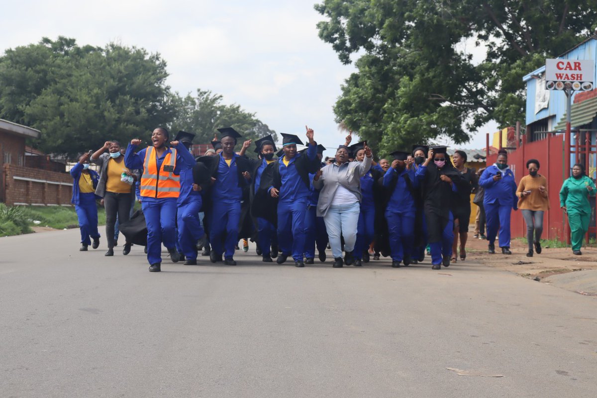 MogoaleMpho's tweet photo. #exxarograduation
#EASTC https://t.co/IHTeiww2mv