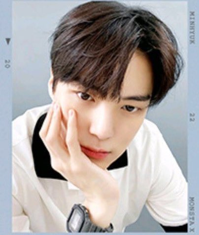 minhyuklocked's tweet photo. the feminine urge to cut this photo and hang it on my wall 😀 https://t.co/XRGEEKnXSS