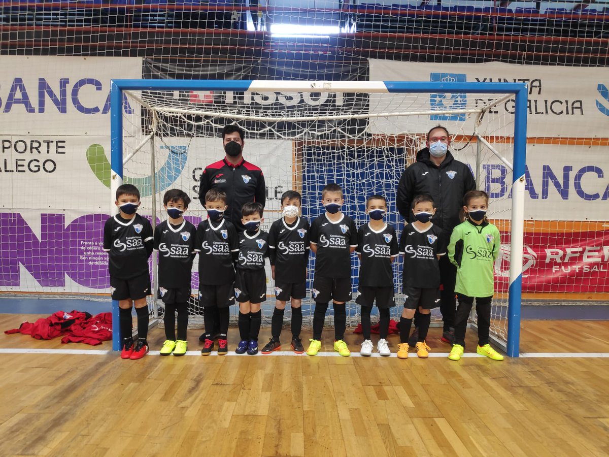 Este sábado tamén comezamos co futbol sala, no que tamén puideron disfrutar os máis pequenos, o equipo Biberon estrenouse este ano, e que ben o pasaron.