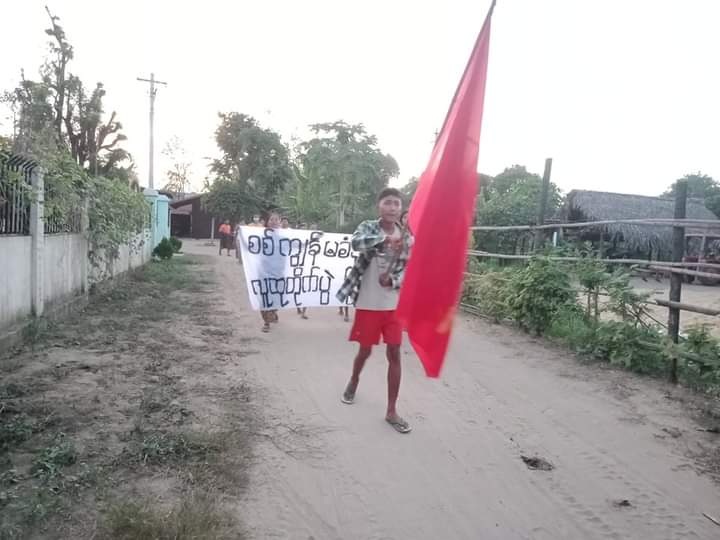 december132021's tweet photo. Residents from #YayKyiPin Village, Yinmarpin Tsp marched on the streets and protested against the military dictatorship.
#NoFlyZoneInMyanmar
#Nov29Coup
#WhatsHappeningInMyanmar https://t.co/ylfllk3eCR