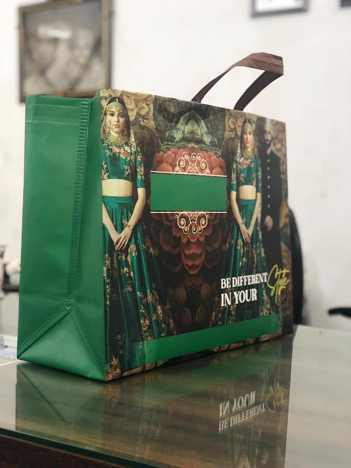 ASGroupIndia2's tweet photo. Non Woven BOPP #LaminatedBoxBags for carrying shopping etc. 
Size - 18x15x7 / Weight of Bag 75gram
For more details please contact us on +91-9717520954/9910037675
Email: asgroupindia.sales@gmail.com.
#ASGroupIndia #AsicsFabrics #ASUdyog #BOPPBags #NonWovenBag #ShoppingBags #Bag https://t.co/bdkFIrSmmp