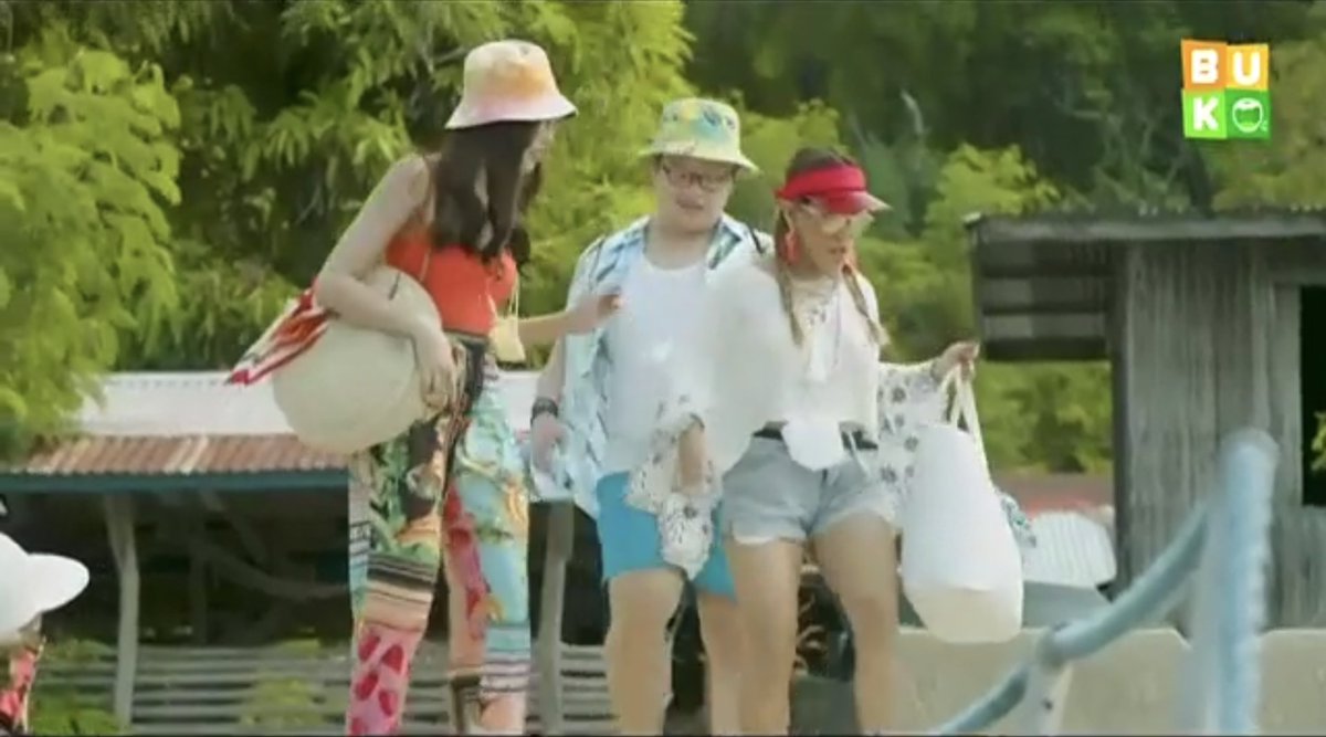 FeelGoodSaBuko's tweet photo. Samahan na sina besties @mainedcm, @Chamyto, at @Chichirita25 sa pagsisimula ng kanilang week-long island adventure! Nood na ng #MaineGoals! 😉 

#FeelGoodSaBuKo https://t.co/ICgznSByi1
