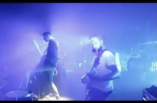 SYASband's tweet photo. ❄️ LIBÉRÉE, DÉLIVRÉE ☃️
Ambiance ‘Reine des Neiges’ sur ´You Don't Care' joué en live à la @HalleVerriere 😅
#seeyouatsunset #youdontcare #halleverriere #meisenthal #cali #premierepartie #debutep #livemusic #goodtimes #memory #souvenir #tbt
https://t.co/qU06mBZgcj https://t.co/FN17HVX8mc