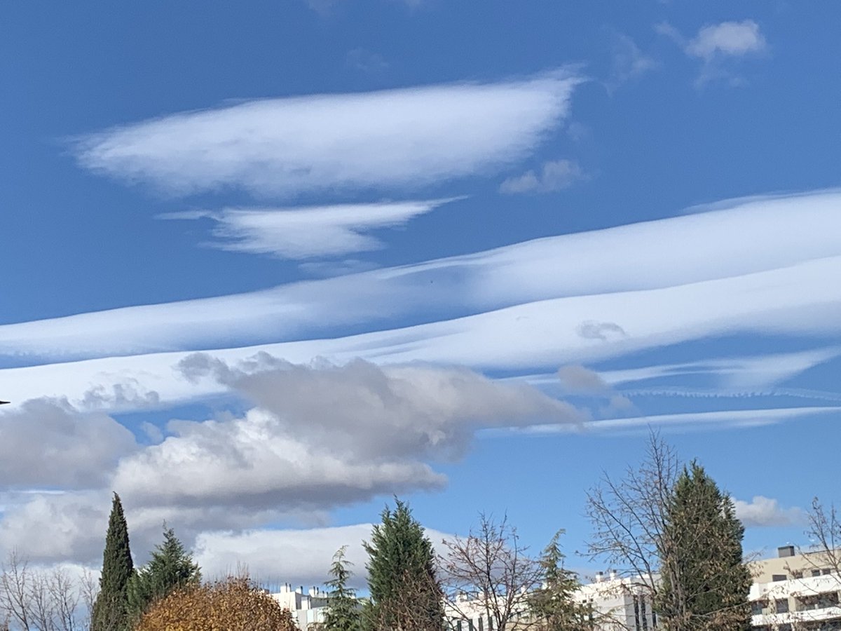LoUr_Vk's tweet photo. @tiempobrasero nubes,o ilusion optica?? https://t.co/gzi2WWWOGi