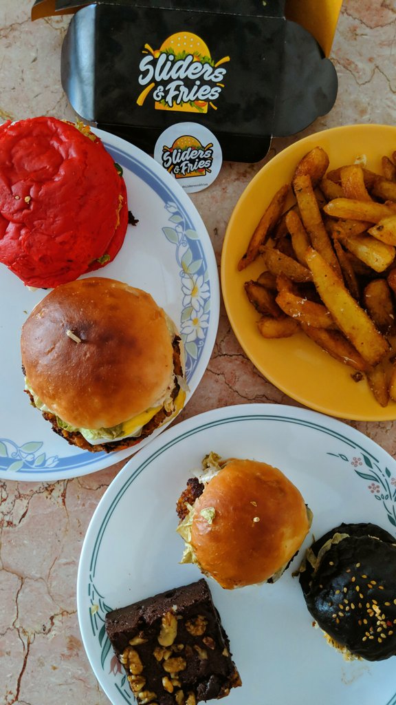 karlkolah's tweet photo. Had these Yummmm burgers from #SlidersAndFries from the talented Chef @amalfarooque 🤗❤️
#slowfastfood fills you up slowly but surely well😄. Definite way to go ! https://t.co/2z1WhX2JUm
