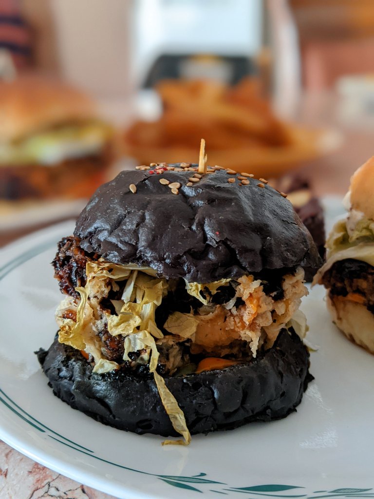 karlkolah's tweet photo. Had these Yummmm burgers from #SlidersAndFries from the talented Chef @amalfarooque 🤗❤️
#slowfastfood fills you up slowly but surely well😄. Definite way to go ! https://t.co/2z1WhX2JUm