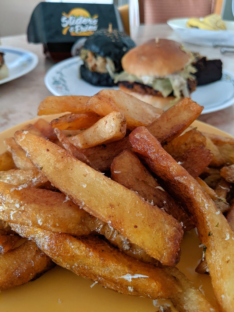 karlkolah's tweet photo. Had these Yummmm burgers from #SlidersAndFries from the talented Chef @amalfarooque 🤗❤️
#slowfastfood fills you up slowly but surely well😄. Definite way to go ! https://t.co/2z1WhX2JUm