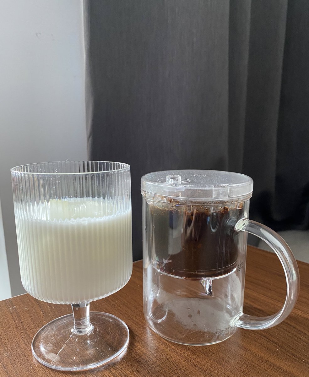 NavyO_O's tweet photo. เห็นใน TikTok ฮิตใช้กันก็ไม่พลาดที่จะซื้อมาลอง เป็นเครื่องสกัดชาใช้ง่ายมาก สายรักชาเขียว-ชาเย็น ต้องมีเพราะสะดวกมากกใช้ง่ายจริง สายโฮมคาเฟ่ไม่ควรพลาดเดี๋ยวแนบคลิปด้านล่าง https://t.co/dQQ95EDP7c