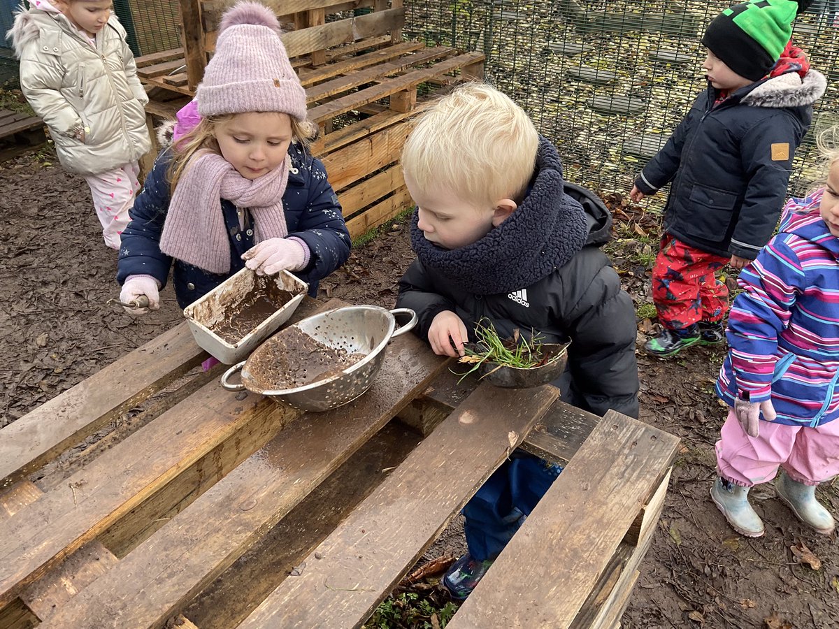 walton_primary's tweet photo. The Rabbits had a great forest school session on Friday, exploring the woodland and nee mud kitchen on the school field! @NatForestCo @OPAL_CIC https://t.co/tTsGb8ihcN