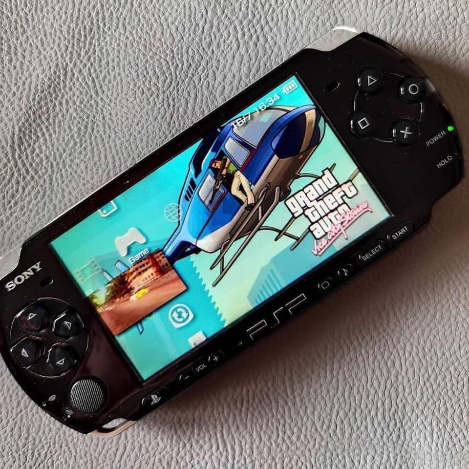 Fuckingmissingg's tweet photo. U still remember this?

psp (2004) https://t.co/0PzrwnHpfQ
