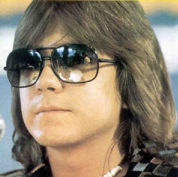 jessbythebsb's tweet photo. Day 1, Idol wearing sunglasses.
Rockin them shades..with his extra soft run you're fingers through fluffy hair.. 😎😍💖💖💖💖 #DavidCassidy #30DayIdolChallenge #justforfun #beautifulartist #foreverfavoriteboy  #70s #love https://t.co/P57ayK70JI
