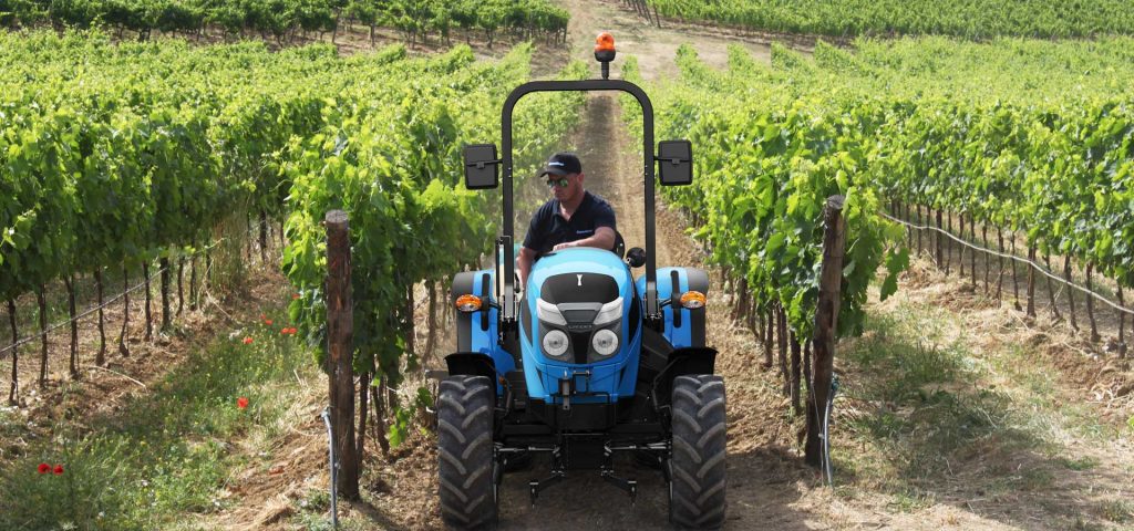 WALKIAJCB's tweet photo. En Walkia te contamos como Castilla-La Mancha y Landini llevan la agricultura en las venas.
Leer la noticia completa: https://t.co/im8dwGlqzw
#walkia #landini #walkialandini #tractores #agricultura #profesionalagro #agricola #campo #castillalamacha #madrid #toledo #viñedos https://t.co/RfukXt1QVX
