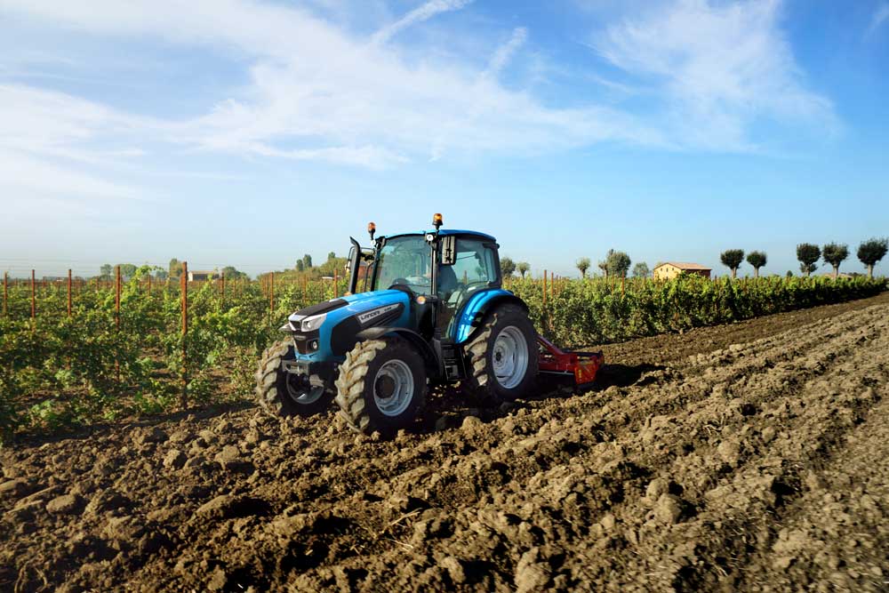 WALKIAJCB's tweet photo. En Walkia te contamos como Castilla-La Mancha y Landini llevan la agricultura en las venas.
Leer la noticia completa: https://t.co/im8dwGlqzw
#walkia #landini #walkialandini #tractores #agricultura #profesionalagro #agricola #campo #castillalamacha #madrid #toledo #viñedos https://t.co/RfukXt1QVX