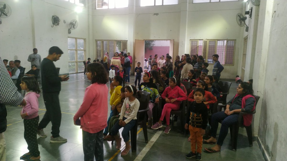 pknayakone's tweet photo. @OfficialDMRC दिल्ली मेट्रो के बहादुरगढ़ स्टाफ क्वार्टर्स में बड़े ही हर्षोल्लास से मनाया गया संविधान दिवस।
इस अवसर पर प्रश्नोत्तरी, चित्रकला,दौड़ प्रतियोगिता आयोजित की गईं और छोटे-छोटे बच्चों ने सांस्कृतिक (गीत,कविता,संगीत,स्पीच) प्रस्तुति भी दी।
जय संविधान।
@noidametrorail https://t.co/Pe3duj8RvO