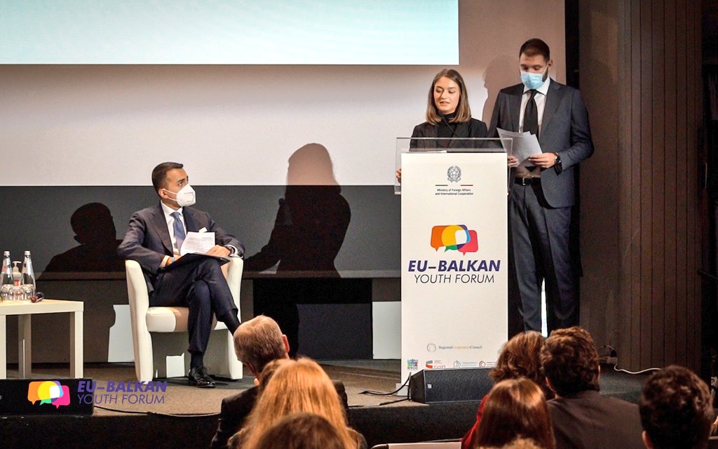 minasio's tweet photo. The #EUBalkanYouthForum ended on 26.11 but its vision is just starting.
All participants recognized #reconciliation as THE key issue for effective integration.
Moved to see a girl from ๐ง๐ฆ & a young man from ๐ท๐ธ saying they want to build peace in the region, including ๐ฝ๐ฐ
#EU33 https://t.co/JS4U8GFEJS
