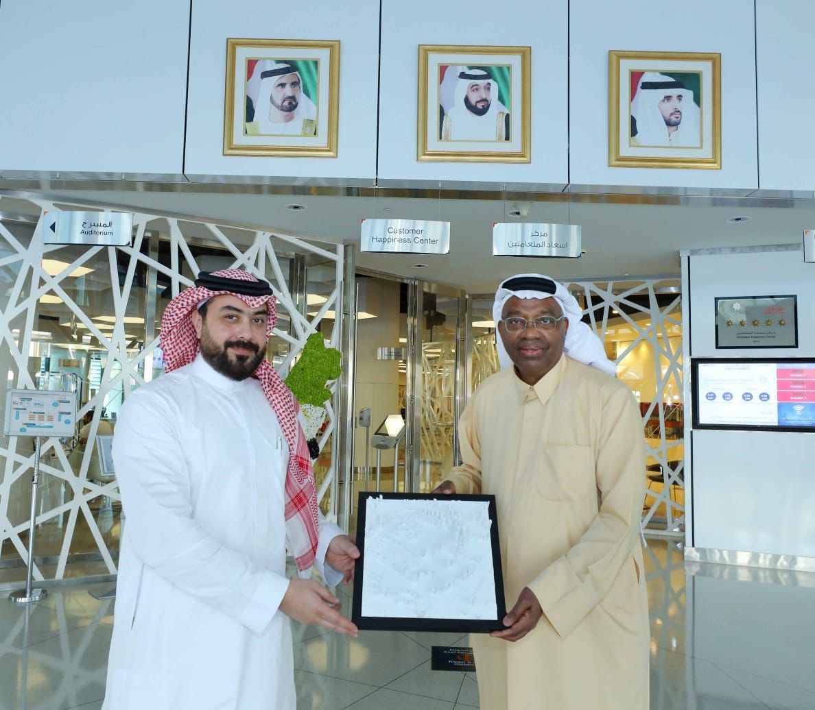 MakkahChamber's tweet photo. انطلاقًا من العلاقات بين الغرف التجارية،زارت #غرفة_مكة المكرمة مُمثلة بالأمانة العامة، #غرفة_دبي للإطلاع على تجارب الغرفة في مجال التحكيم وريادة الأعمال والتميز المؤسسي وأعمال التجارة الدولية. https://t.co/W44veYcJvR