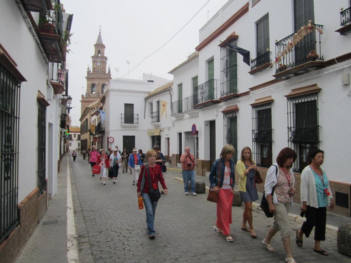 DIPUSEVI's tweet photo. Presentamos cuatro planes para captar 18,7 M€ de los fondos Next Generation 👉destinados a #turismo sostenible en 49 municipios de #Sevilla para luchar contra la #despoblación ➡️ https://t.co/TB3gjXziEW @Viva_Sevilla

#ProvinciaSev #TurismoSev #inversiones @prodetur @mincoturgob https://t.co/28g1nTVTer