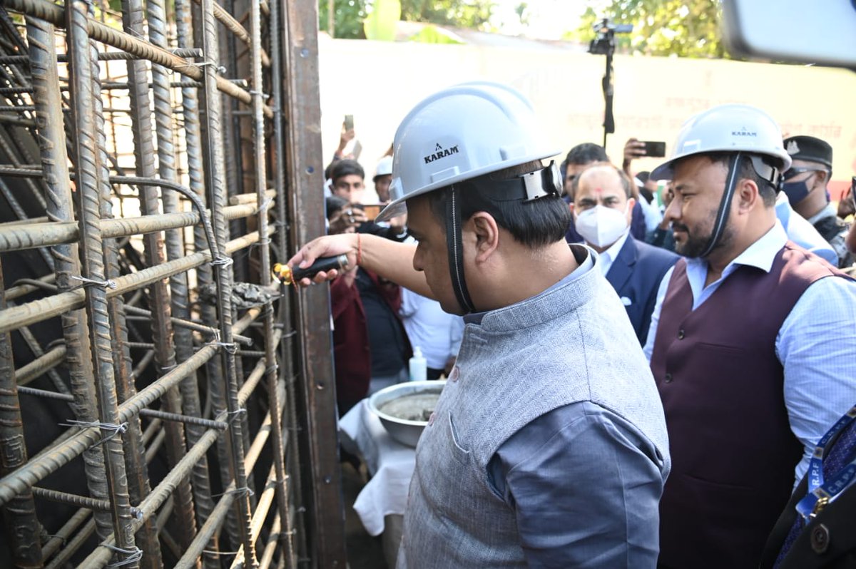 CMOfficeAssam's tweet photo. CM Dr @himantabiswa ceremonially launched the construction of the 8.25-km Majuli-Jorhat bridge  over the Brahmaputra on NH 715K at Dakshinpat in Majuli in presence of Hon’ble Minister Shri @BimalBorah119 &amp; Hon’ble MLA Shri @doley_naba
1/5 https://t.co/OOgWgVTLrQ