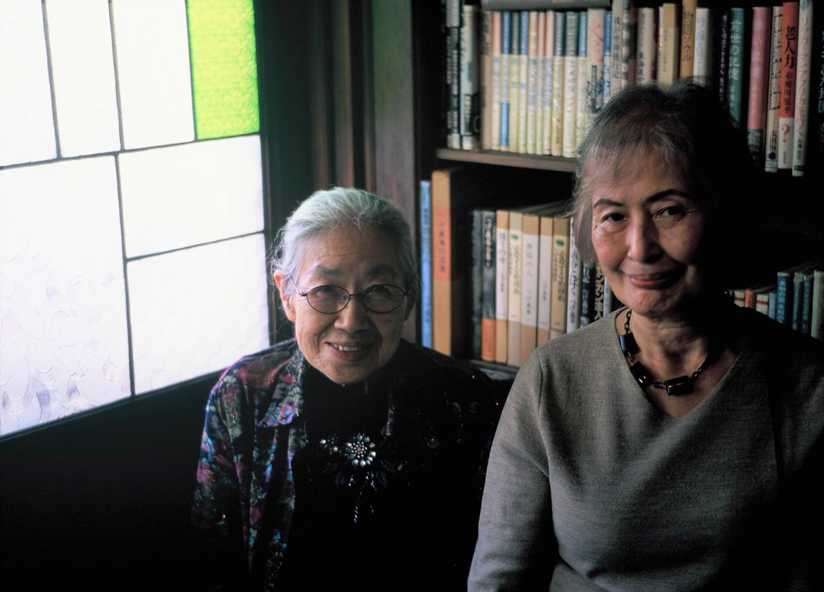 荻窪邪宗門の風呂田さんと
下田邪宗門の神尾さん。
美しいおふたり。

この日は西荻窪物豆奇の山田さんや
聖蹟桜ヶ丘邪宗門常連の方々も集まって久々の門主会。
柳澤氏によるささやかな奇術ショーもあり楽しい一日となりました。

#邪宗門
#門主会