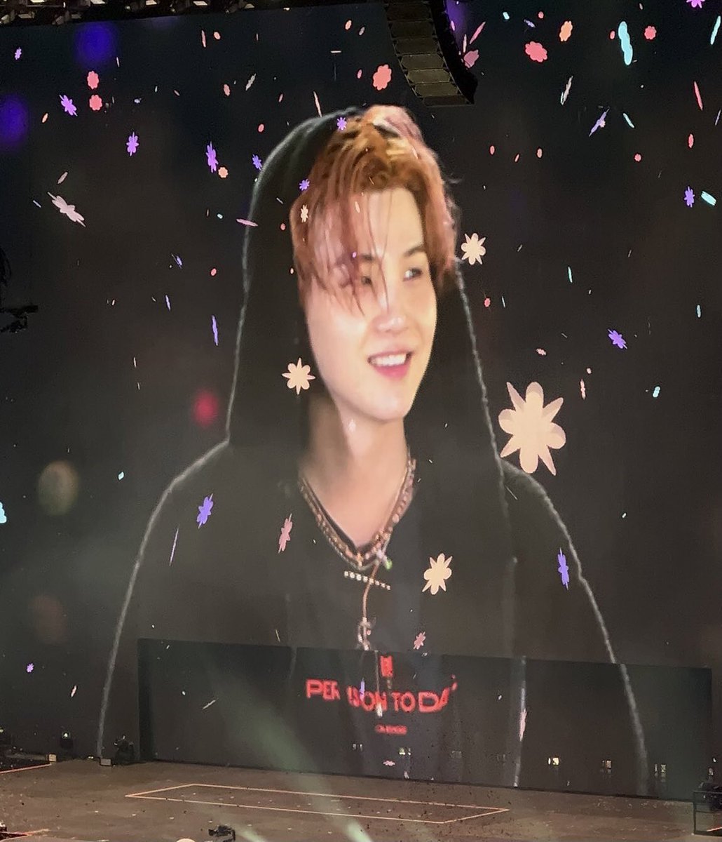 syoogas's tweet photo. he is so so so so gorgeous https://t.co/l5fb043Bwy