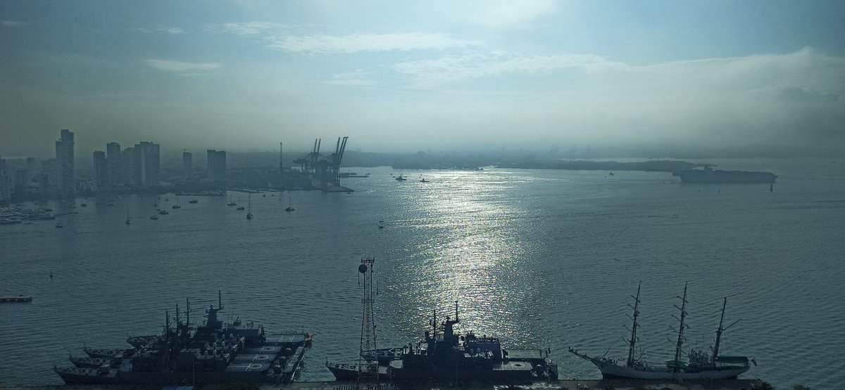 Vista de la Bahía de #Cartagena desde piso 27 <a href="/HotelesEstelar/">Hoteles Estelar S.A</a> Cartagena de Indias, Bocagrande. cc <a href="/AtlanticoEmi/">EmiAtlantico</a> <a href="/jorgecura1070/">Jorge Cura Amar</a> <a href="/mejiafontalvo/">Rodolfo Mejía F.</a> <a href="/qlequerica/">Enrique Lequerica Otero</a> <a href="/_MundoNoticias/">Mundo Noticias</a> <a href="/PuertoCTG/">Grupo Puerto de Cartagena</a> <a href="/Dimarcolombia/">DimarColombia</a> <a href="/ArmadaColombia/">Armada de Colombia</a> <a href="/AlcaldiaCTG/">Alcaldía de Cartagena</a> <a href="/fonturcol/">Fontur Colombia</a> <a href="/CotelcoCtg/">Cotelco Cartagena y Bolívar</a>