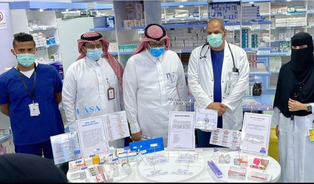 #صحة_جازان ممثلًة بــ مستشفى ضمد العام تنفذ فعاليات #اليوم_العالمي_للجودة تحت شعار الاستدامة، تضمنت عدة أركان توعوية تحتوي على المعايير الأساسية ال ESR ، ومعايير واستراتيجيات الجودة النوعية وسلامة المرضى، استهدفت الفعالية جميع التخصصات من أطباء وكوادر فنية وتمريضية ومتدربين.