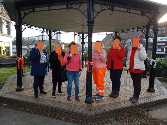 SiFalkirk's tweet photo. Falkirk is orange!
#OrangeTheWorld 
#16daysofActivism2021
#EndViolenceAgainstWomen https://t.co/u1DX8PSt0m