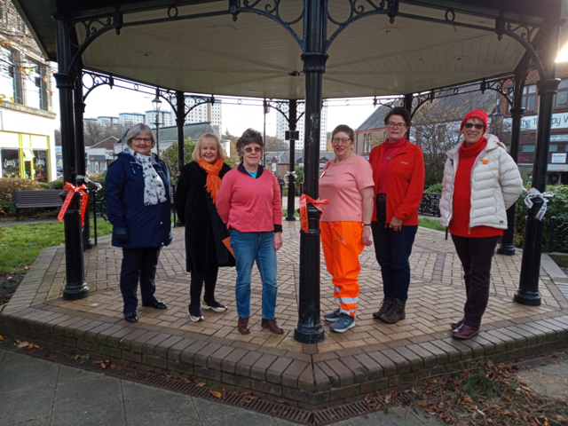 SiFalkirk's tweet photo. Falkirk is orange!
#OrangeTheWorld 
#16daysofActivism2021
#EndViolenceAgainstWomen https://t.co/u1DX8PSt0m