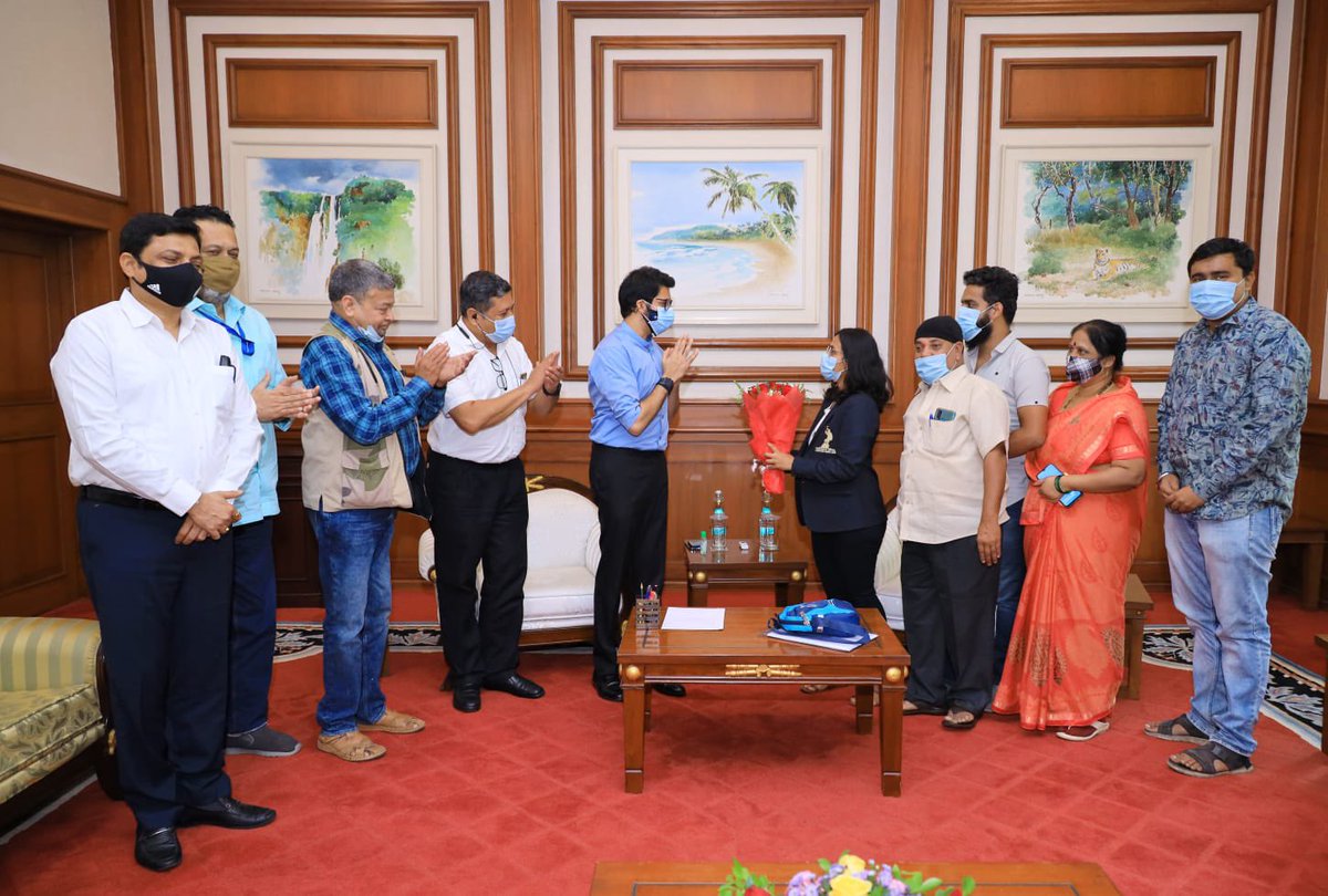 AUThackeray's tweet photo. साताऱ्याच्या प्रियांका मोहिते या अन्नपूर्णा शिखर सर करणाऱ्या पहिल्या भारतीय महिला ठरल्या याचा अभिमान वाटतो. त्यांच्या कामगिरीने महाराष्ट्राला देखील एका वेगळ्या शिखरावर नेऊन ठेवले आहे. या प्रेरणादायी कर्तृत्वाबद्दल आज त्यांचा सत्कार केला आणि पुढील वाटचालीसाठी शुभेच्छा दिल्या. https://t.co/BrWfw5TO3J