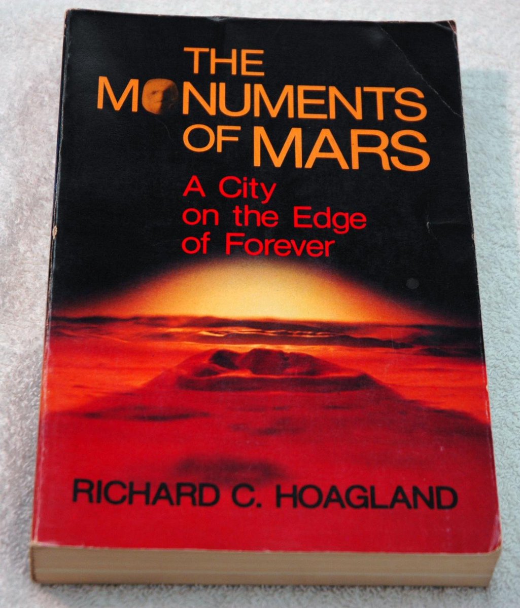 Bon, en fait il y a eu pleins de théories farfelues, comme quoi notamment ce serait un monument dans une ville sur Mars...(conseil, pour vous instruire, ne lisez pas ce livre!)