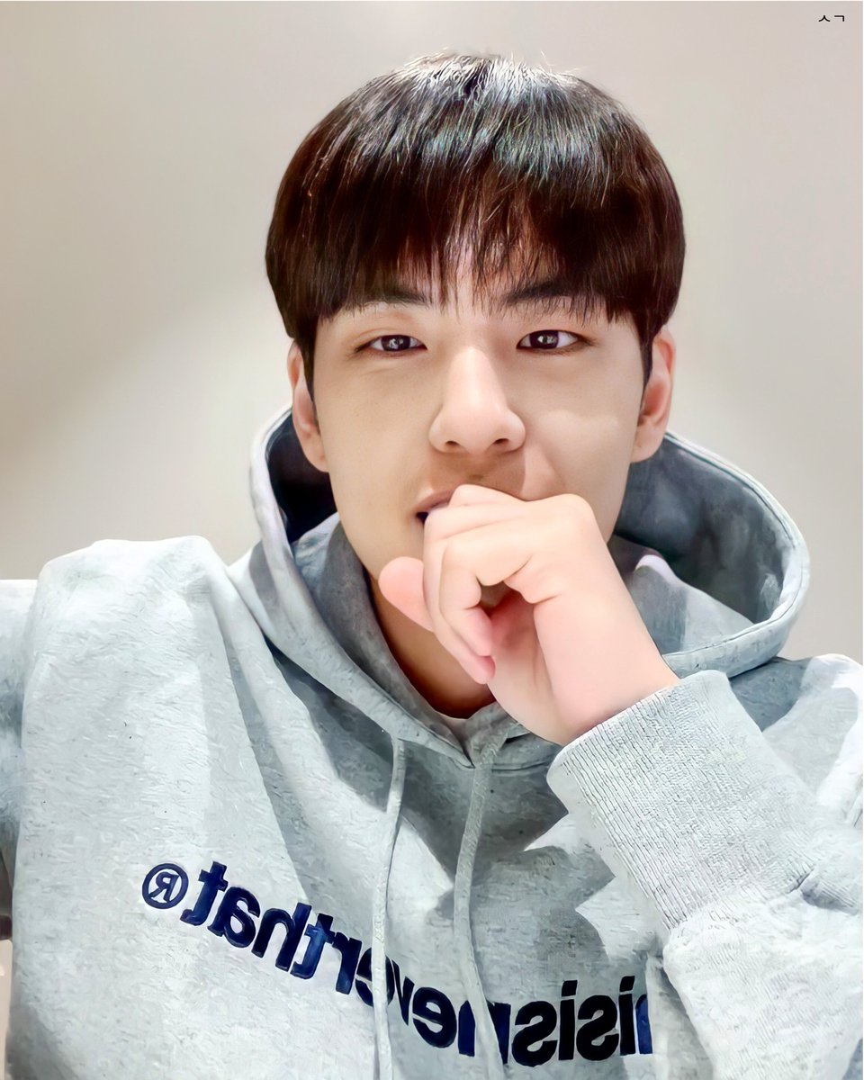 gaon_is_my_life's tweet photo. 211129 Wonpil Vlive ๐ฐ
-small thread.
#dayHD
#์ํ #๋ฐ์ด์์ค
#WONPIL #DAY6 @day6official https://t.co/ndcSrb1uWQ