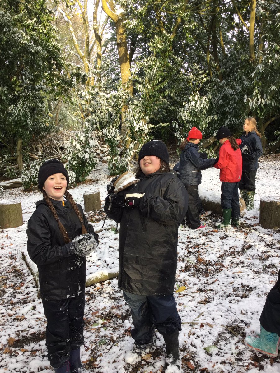 PipersForestSch's tweet image. Year 5 @PipersPrep enjoyed following animal tracks across the meadow and then fun and games in the forest. #pipersoutdoors #pipersforest #getoutdoors #snow
