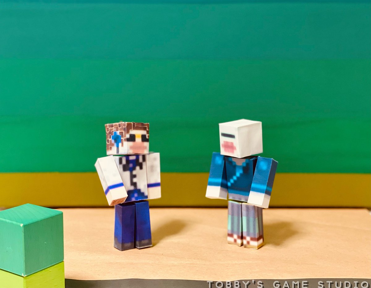 Tobbys_Anny's tweet photo. @Tobbys_Masarou のスキンもできたよ⛏(比較用画像あり)
画面越しに動いていたキャラが手元にあるという😁
#紙マイクラ #Minecraft #PaperMinecraft https://t.co/0pLCn6eqMJ