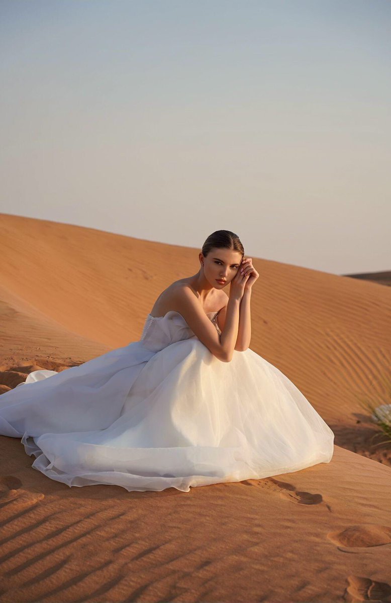 Mirage | 18075
New Horizons collection by #Liretta 

The delicate A-line of the elegant wedding dress is favorably outlined by the beautiful draperies on the bodice and the skirt made of translucent organza. 

pollardi.com/catalog/lirett…
#wedding #weddingday #weddingdress