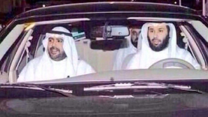 ابو السنافير يبي يسوي شو غصب 
واهو اكبر مرتزق يمشي ورا معازيبه 
#خضوع_فيصل_المسلم