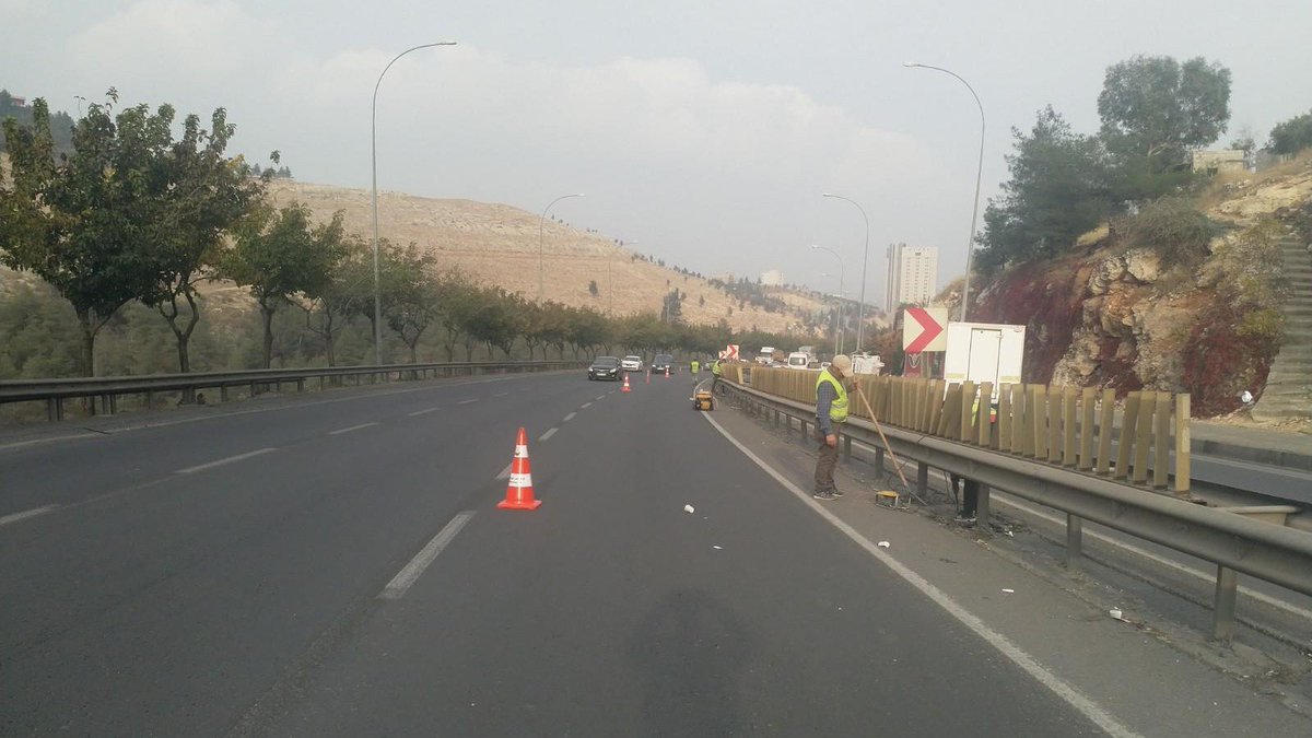 sanliurfabld's tweet photo. Akabe bölgesinde trafik kazalarını önlemek amacıyla planlanan senkronize flaşör çalışmaları devam ediyor🚧

#Şanlıurfa için güvenli ulaşım rotaları oluşturuyoruz. https://t.co/PDqjrkCkoi