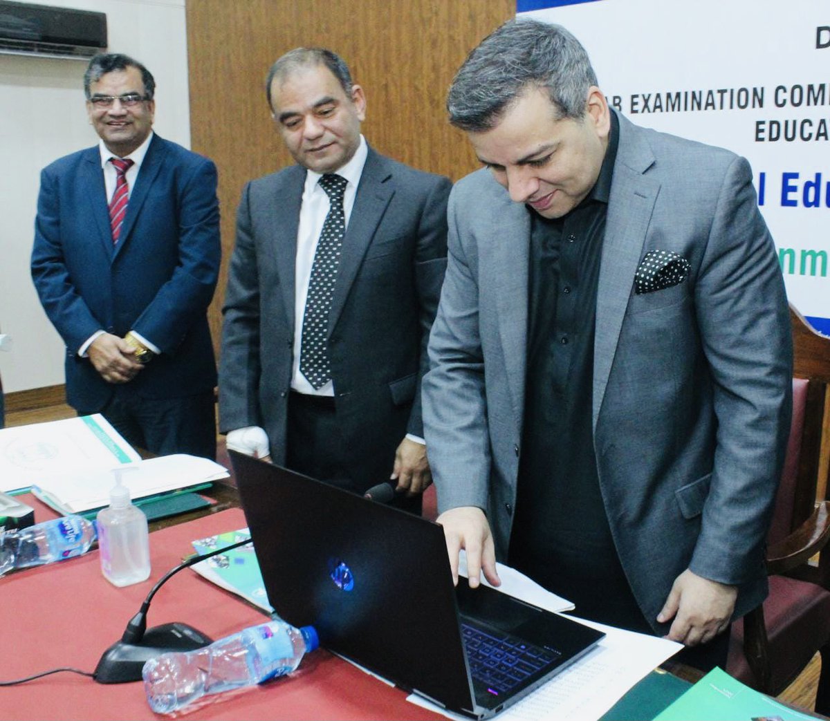 MuradRaasMR's tweet photo. Launched Formative Assessment Policy &amp; AEO Leadership Programme. It targets professional development, capacity building &amp; support for better job performance. Expect more digital tools from us as we continue modernizing the SED. Great job done by PEC, QAED &amp; PESP III. Team effort. https://t.co/OJHXNyQ8d6