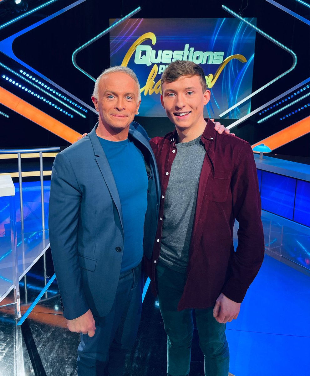 SamuelEtienne's tweet photo. Comment vous êtes-vous préparé ?Question posée à Arthur, 21 ans, qui vient de remporter @qpuc.
Réponse : en regardant les streams d’@AREtoiles ! https://t.co/CNotha2s7b