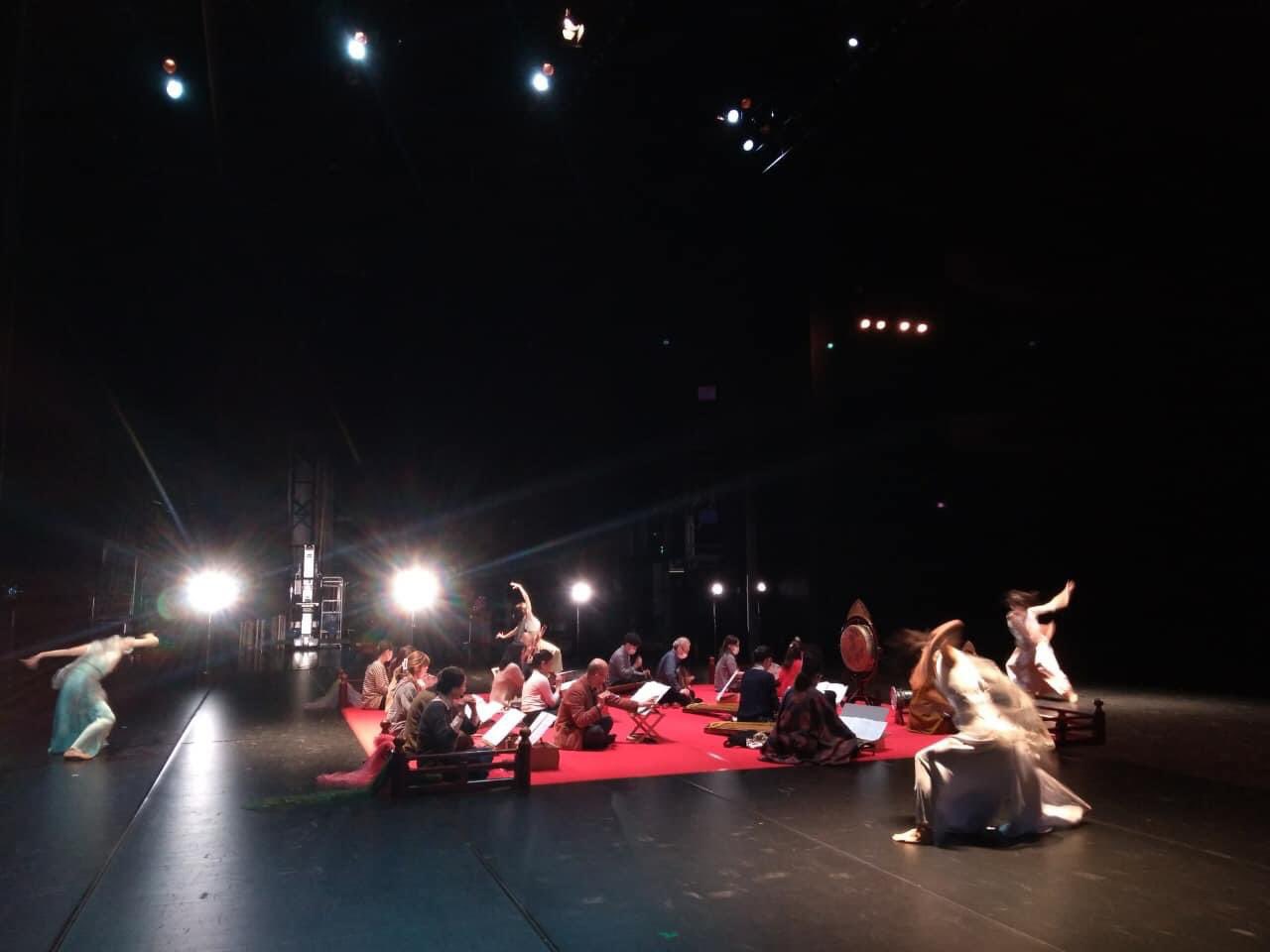 تويتر 伶楽舎 Reigakusha Gagaku Ensemble على تويتر テアトロジーリオショウワで 明日の公演の準備を行いました リハーサルのスナップをご覧ください 当日券は17時半より発売します ライブ配信のチケットもお求めになれます T Co Ddofgvfvei どうぞ