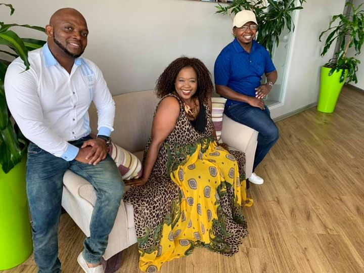 VumaFM's tweet photo. Happy Monday! Welcome to the #Vuma103Drive with @LuckySefatsa, @THANDOLWETHU_DJ and @BigMike_27 from 15:00-17:30.
#NgyabongaMina, what are you most grateful for today?
#VumaFM #NgyabongaMina https://t.co/fNI6FSjokC