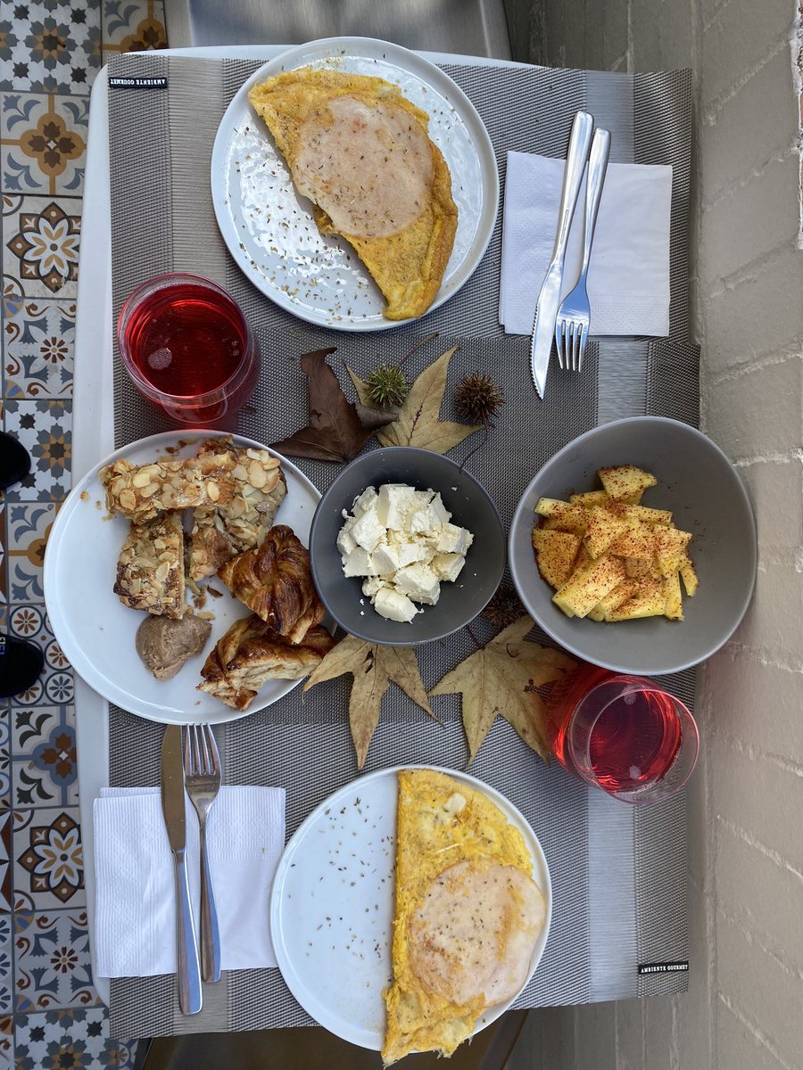 laujuliruiz2's tweet photo. Feliz comienzo de semana a todos! #breakfast #fall #loversdo #Bogotá https://t.co/82TSCbgW2Z