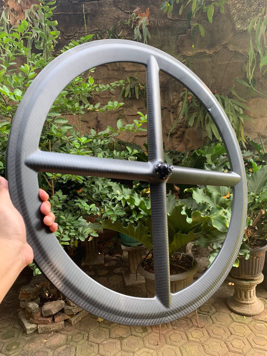 yudhiantoadi's tweet photo. WTS New Front 4 spoke no brand full carbon clincher, steel bearing, include QR and brakepad 
Price? DM 

Lokasi: jakarta utara
#fnfjb https://t.co/7shgjUdFgF