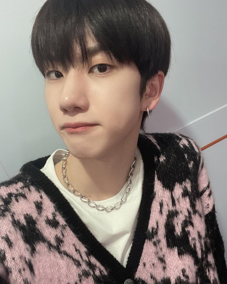 JUSTB_PARAGUAY's tweet photo. โฎ TRAD | IG Arirang Radio Music Accessโฏ
#VIP_ACCESS con #JUST_B๐ฅ
TICK TOCK ๐๐๐๐๐๐
Hay alguien que aรบn no haya hecho el desafรญo TICK TOK?
Ten cuidado๐คญ Es tan bueno que puedes volverte adicto๐
#JUSTB #์ ์คํธ๋น @JUSTB_Official @JUSTB_twt https://t.co/De7Xhv77Bs