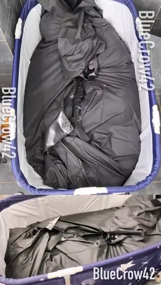 動画プレビュー: 润滑液play Part31
把自己跟着润滑液一起打包了算了……变成蛹了😂
完整视频:https