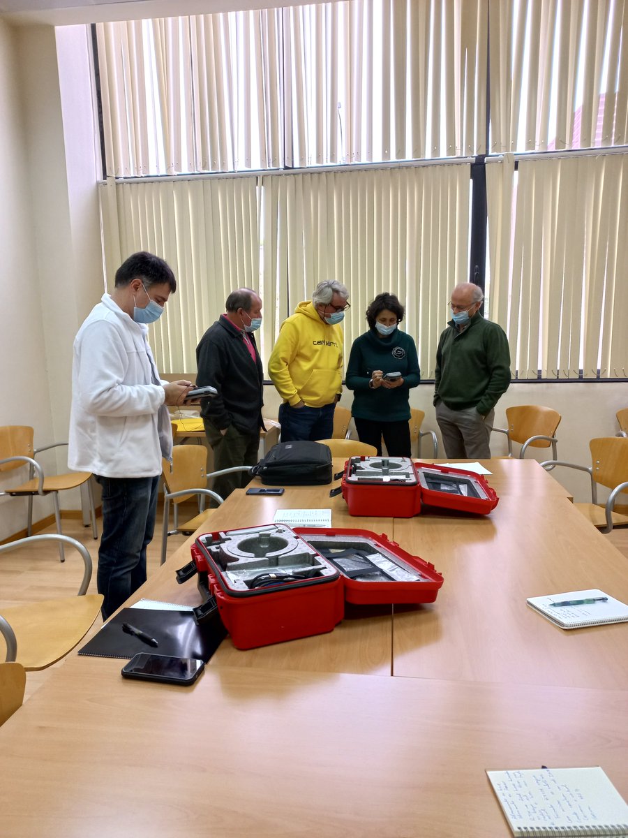 Grafinta's tweet photo. Gracias @IGME1849 por confiar en Grafinta!
Grafinta culmina con éxito la entrega y formación de los receptores GPS modelo G7 de Pentax para el INSTITUTO GEOLÓGICO Y MINERO DE ESPAÑA. https://t.co/XnpZVoZEoJ