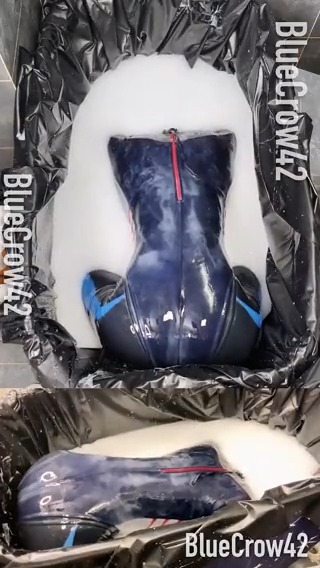 動画プレビュー: 润滑液play Part32
把头埋在润滑液里玩breath play,喜欢这种被剥夺呼吸的感觉……